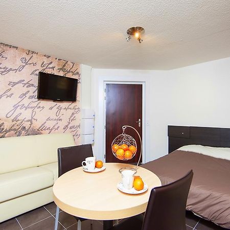 Villa Serafina Apartements Nizza Zimmer foto