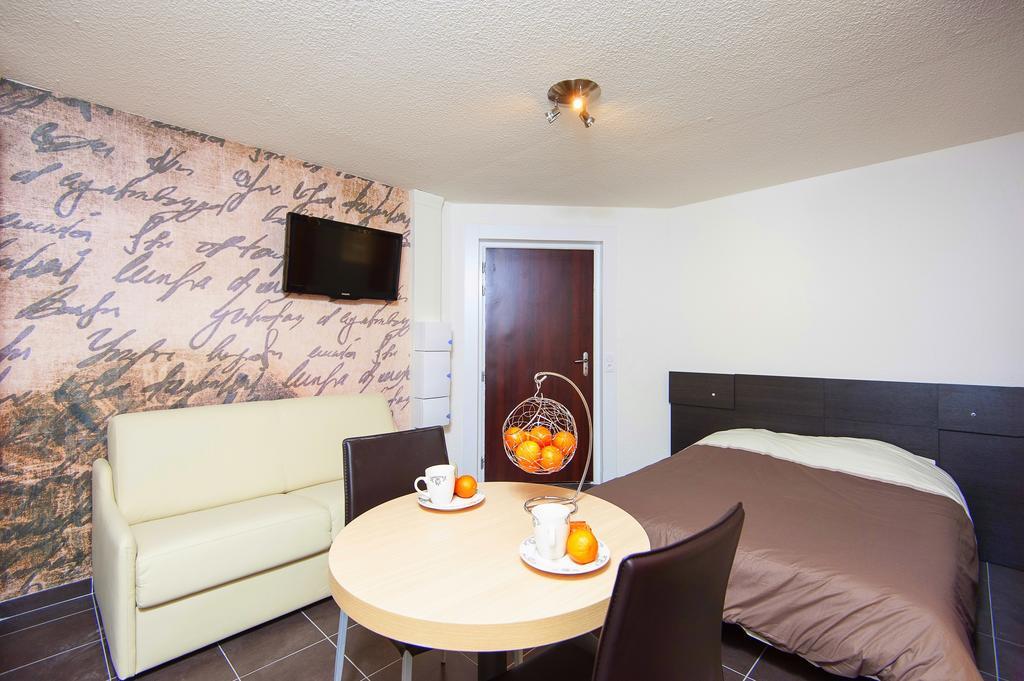 Villa Serafina Apartements Nizza Zimmer foto